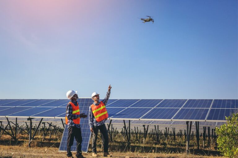 Drones e a energia solar fotovoltaica: conheça essa tecnologia